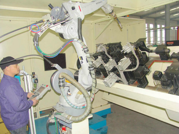 机器人焊接生产线